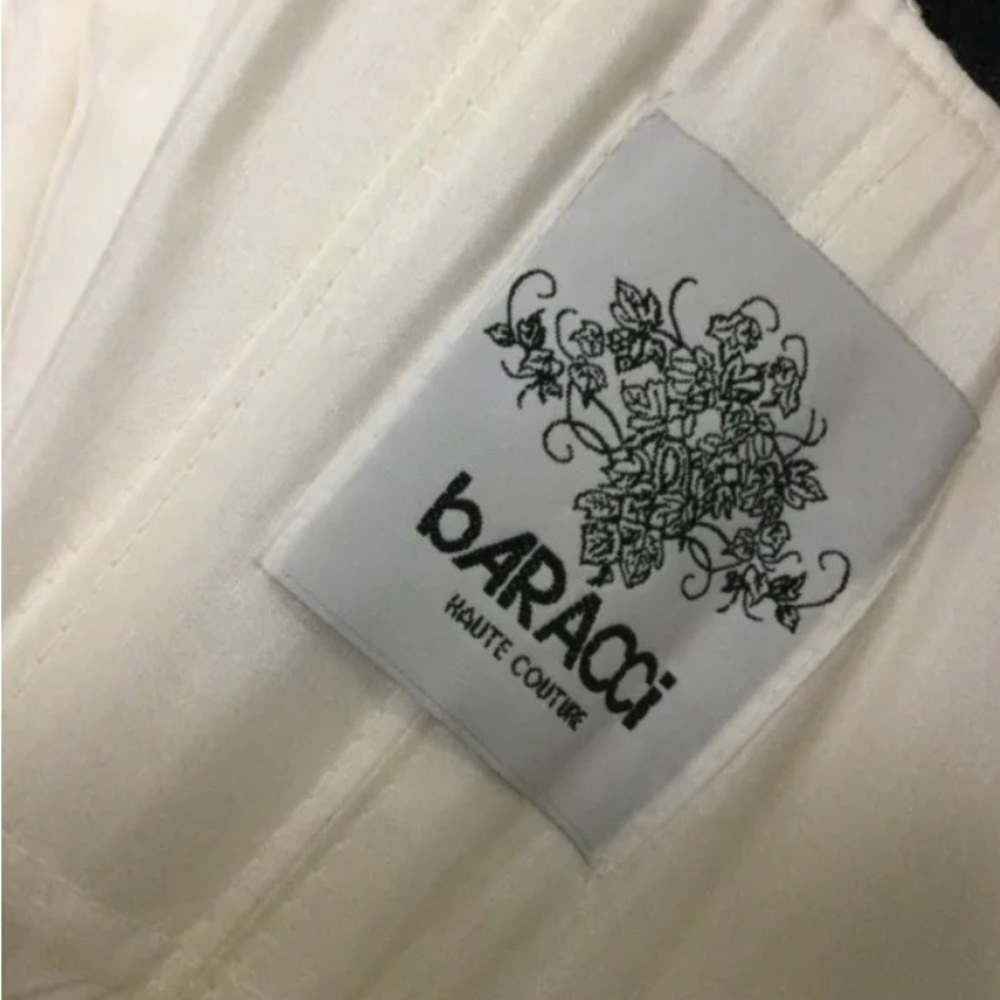Baracci lace wedding dress with detachable overskirt - Picture 4 of 5
